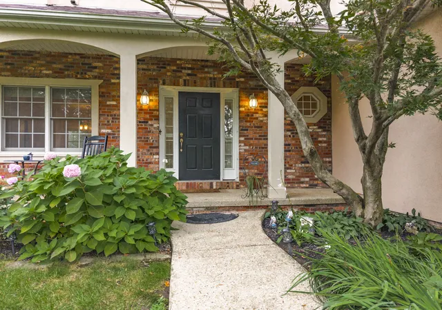 Photo 4 of Single family home for sale at 8653 Oakmont Rd, Bloomington, IL 61705 | MLS# 12747596 | Listing updated on 2026-10-22