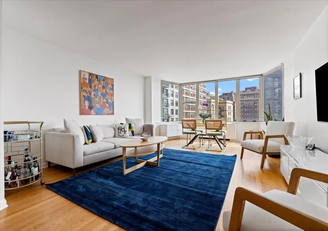 Photo 4 of Condo for sale at 525 W Hawthorne Pl #1007, Chicago, IL 60657 | MLS# 12747603 | Listing updated on 2026-09-14