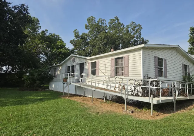Photo 1 of Manufactured home for sale at 802 E O Henry St, Mcleansboro, IL 62859 | MLS# 12747617 | Listing updated on 2026-09-06