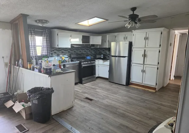 Photo 3 of Manufactured home for sale at 802 E O Henry St, Mcleansboro, IL 62859 | MLS# 12747617 | Listing updated on 2026-09-06