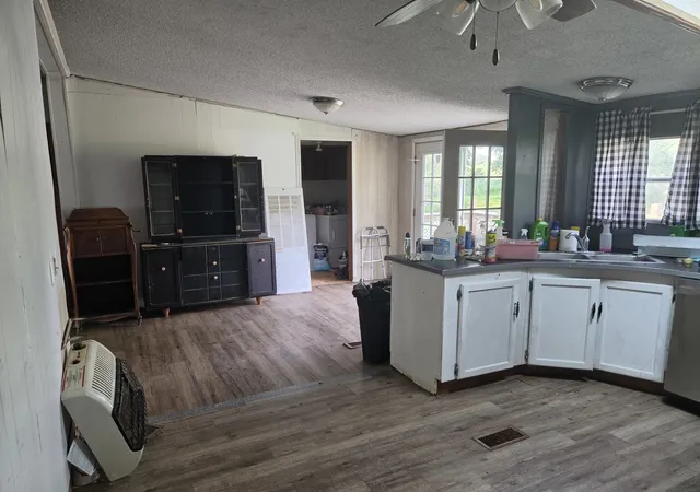 Photo 4 of Manufactured home for sale at 802 E O Henry St, Mcleansboro, IL 62859 | MLS# 12747617 | Listing updated on 2026-09-06