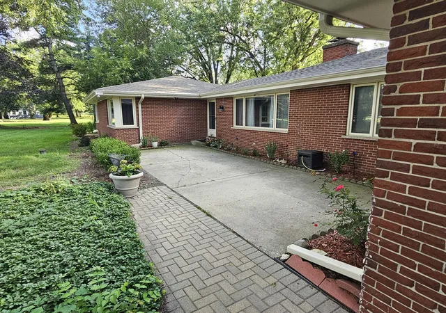 Photo 2 of Single family home for sale at 210 Braeburn Rd, Barrington, IL 60010 | MLS# 12747633 | Listing updated on 2026-09-06