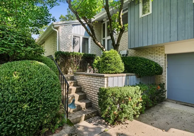 Photo 1 of Single family home for sale at 822 Timber Hl Rd, Highland Park, IL 60035 | MLS# 12747636 | Listing updated on 2026-09-23