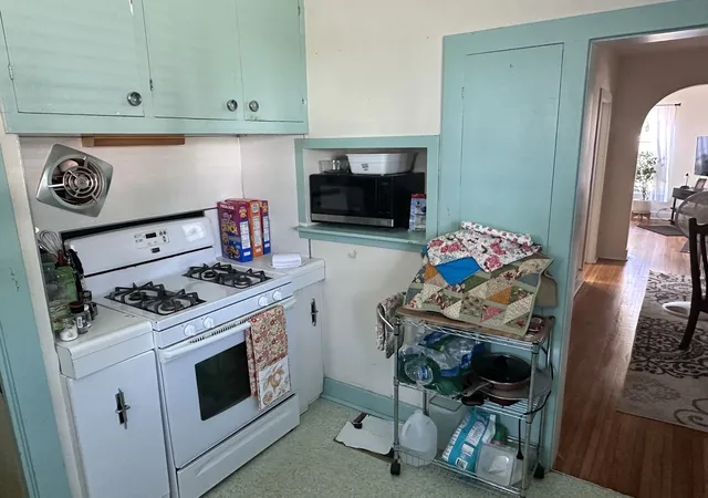 Photo 3 of Single family home for sale at 639 W Ordway St, Freeport, IL 61032 | MLS# 12747637 | Listing updated on 2026-09-06