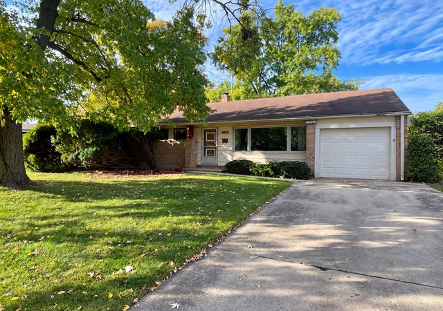 Single family home for sale at 1028 Midway Rd, Northbrook, IL 60062 | MLS# 12747703