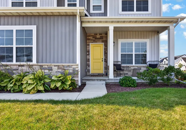 Photo 2 of Single family home for sale at 1 Bucktown Ct, Bloomington, IL 61705 | MLS# 12747761 | Listing updated on 2026-09-12