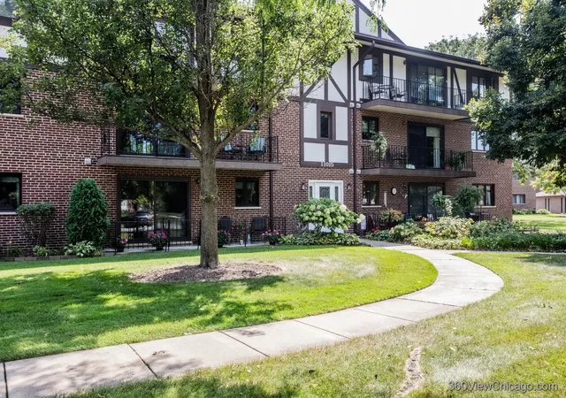 Listing Photo 4 - Condo for sale in building located at 11015 S Theresa Cir, Palos Hills, IL 60465 - Unit #3B