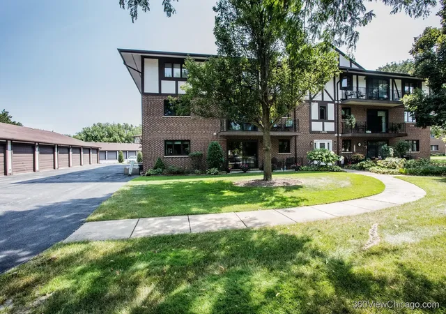 Listing Photo 5 - Condo for sale in building located at 11015 S Theresa Cir, Palos Hills, IL 60465 - Unit #3B