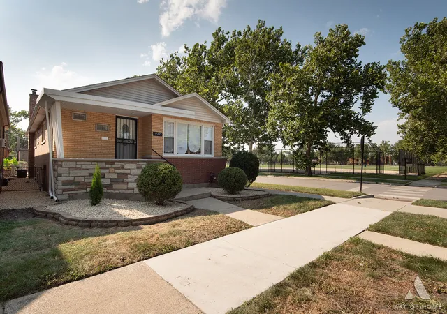 Photo 3 of Single family home for sale at 9200 S Racine St, Chicago, IL 60620 | MLS# 12747771 | Listing updated on 2026-10-01