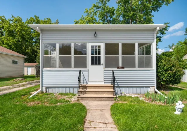 Photo 2 of Single family home for sale at 107 E Prairie St, Plano, IL 60545 | MLS# 12747778 | Listing updated on 2026-09-15