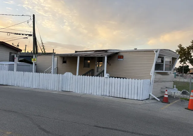Photo 2 of Manufactured home for sale at 1422 N 43rd Avenue, Stone Park, IL 60165 | MLS# 12747794 | Listing updated on 2026-09-26