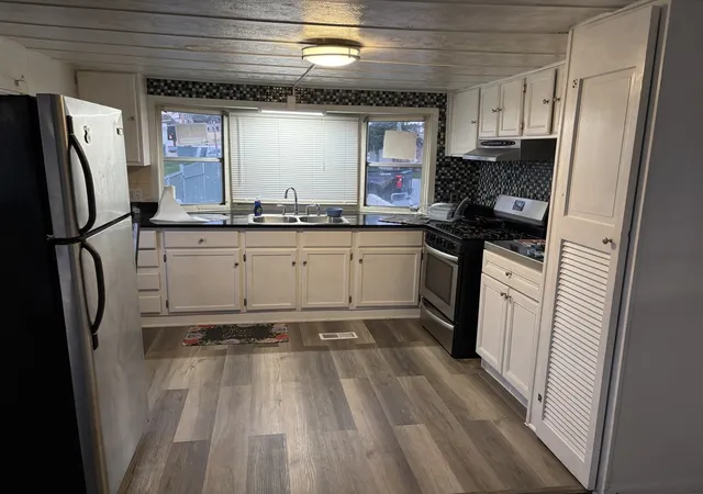 Photo 3 of Manufactured home for sale at 1422 N 43rd Avenue, Stone Park, IL 60165 | MLS# 12747794 | Listing updated on 2026-09-26