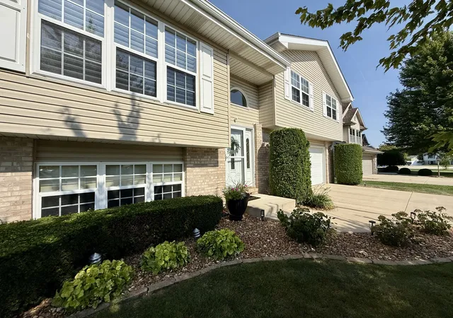 2nd image of 684 Cherokee Dr, Bourbonnais, IL 60914 | MLS# 12747800