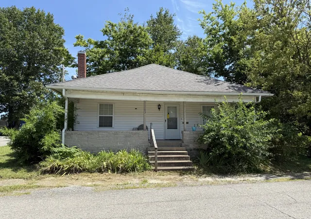 Photo 1 of Single family home for sale at 203 N Mclaren St, Marion, IL 62959 | MLS# 12747812 | Listing updated on 2026-09-13