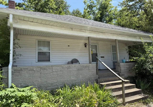 Photo 2 of Sale Pending at 203 N Mclaren St, Marion, IL 62959 | MLS# 12747812 | Listing updated on 2026-09-16