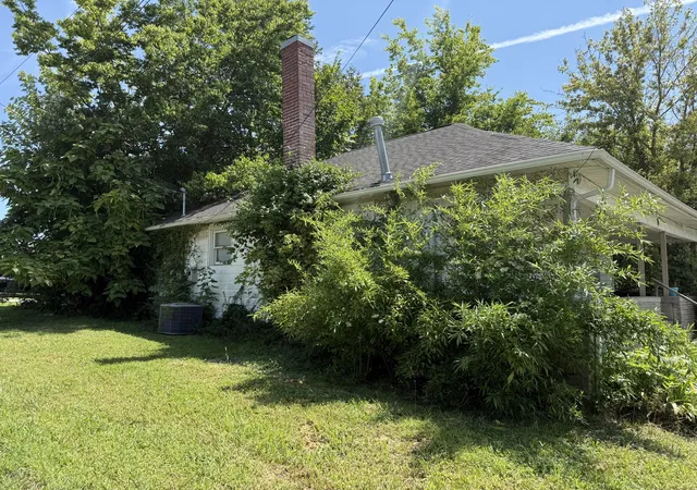 Photo 3 of Single family home for sale at 203 N Mclaren St, Marion, IL 62959 | MLS# 12747812 | Listing updated on 2026-09-13