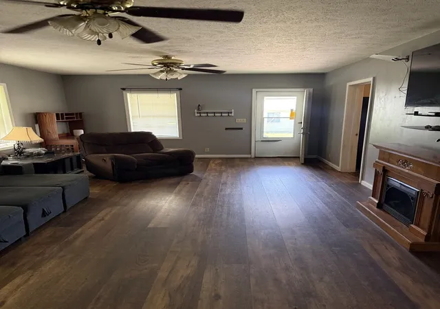 Photo 4 of Single family home for sale at 203 N Mclaren St, Marion, IL 62959 | MLS# 12747812 | Listing updated on 2026-09-13