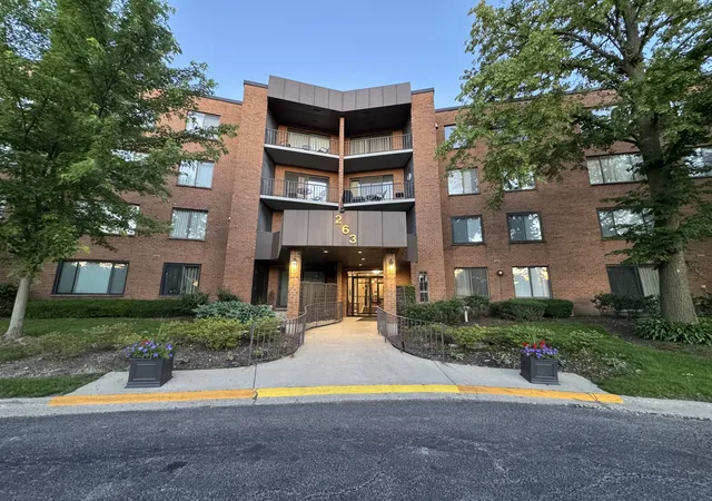 Photo 1 of Condo for sale at 263 S Clubhouse Dr #312, Palatine, IL 60074 | MLS# 12747818 | Listing updated on 2026-09-06
