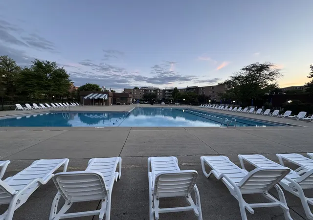 Listing Photo 2 - Condo for sale in building located at 263 S Clubhouse Dr, Palatine, IL 60074 - Unit #312