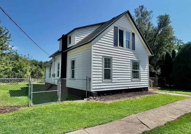 Photo 13 of Single family home for sale at 335 5th Street, Capron, IL 61012 | MLS# 12747820 | Listing updated on 2026-09-12