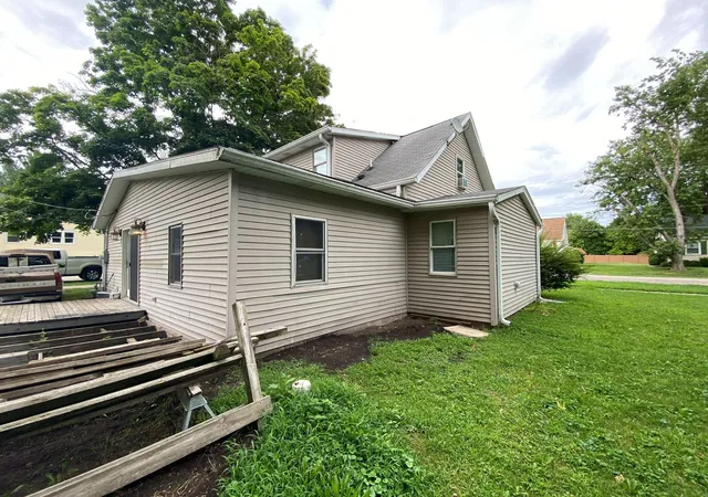 Photo 2 of Single family home for sale at 301 S Hanover St, Metamora, IL 61548 | MLS# 12747829 | Listing updated on 2026-09-06