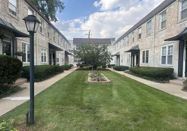 Photo 3 of Sale Pending at 1762 W 95th Place, Chicago, IL 60643 | MLS# 12747831 | Listing updated on 2026-09-12