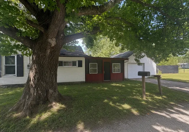 Photo 1 of Single family home for sale at 207 South St, Coffeen, IL 62017 | MLS# 12747833 | Listing updated on 2026-09-06