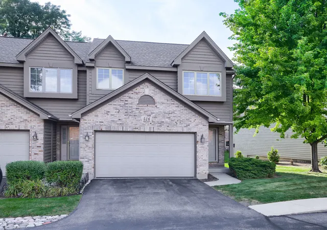 Photo 1 of Townhouse for sale at 516 Silver Aspen Cir, Crystal Lake, IL 60014 | MLS# 12747842 | Listing updated on 2026-09-05