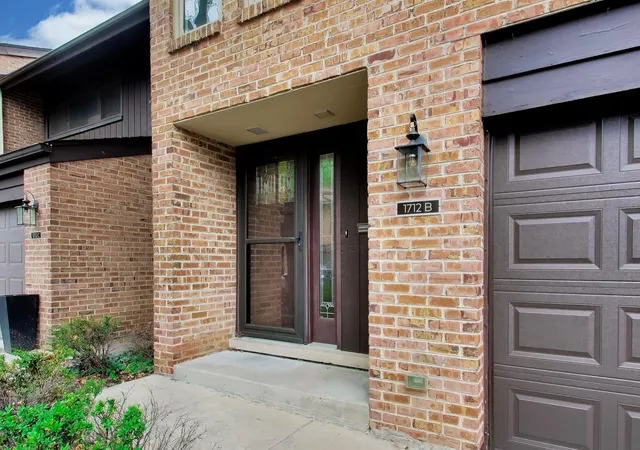 Photo 3 of Townhouse for sale at 1712 Wildberry Dr #B, Glenview, IL 60025 | MLS# 12747851 | Listing updated on 2026-10-01