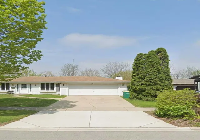 Photo 2 of Single family home for sale at 1213 Brentwood Pl, Joliet, IL 60435 | MLS# 12747865 | Listing updated on 2026-09-06