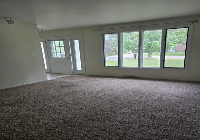 Photo 3 of Single family home for sale at 1213 Brentwood Pl, Joliet, IL 60435 | MLS# 12747865 | Listing updated on 2026-09-06