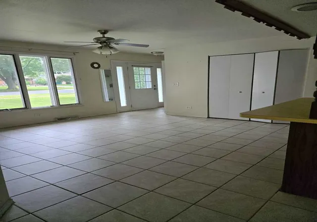 Photo 3 of Single family home for sale at 1213 Brentwood Pl, Joliet, IL 60435 | MLS# 12747865 | Listing updated on 2026-09-06