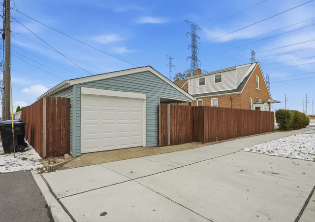 Photo 13 of Single family home for sale at 11056 S State Line Rd, Chicago, IL 60617 | MLS# 12747869 | Listing updated on 2026-10-06