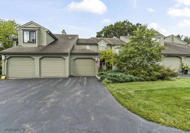Townhouse for sale at 900 Shoreline Rd, Lake Barrington, IL 60010 | MLS# 12747885