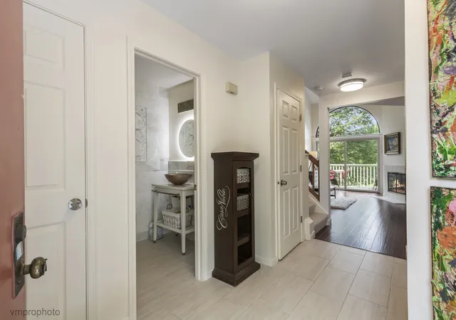 Photo 4 of Townhouse for sale at 900 Shoreline Rd, Lake Barrington, IL 60010 | MLS# 12747885 | Listing updated on 2026-10-28