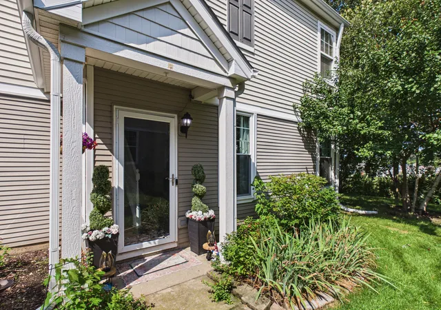 Photo 3 of Townhouse for sale at 6787 Slate Dr, Carpentersville, IL 60110 | MLS# 12747886 | Listing updated on 2026-10-05