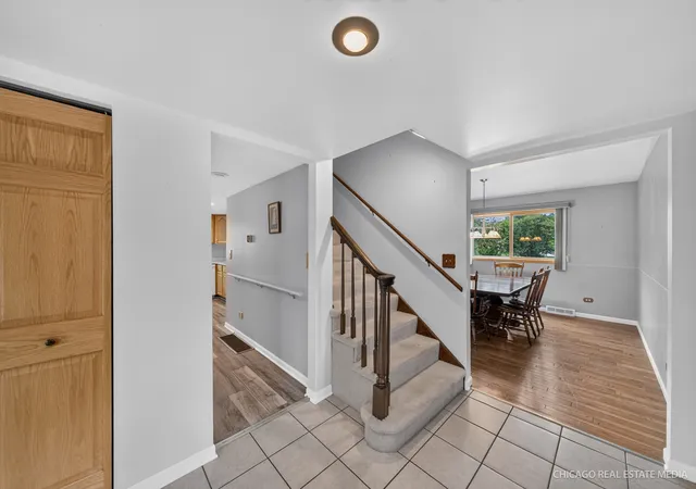 Photo 2 of Single family home for sale at 511 Cottonwood Ln, Schaumburg, IL 60193 | MLS# 12747896 | Listing updated on 2026-09-14