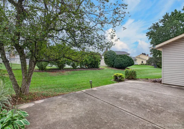 Photo 24 of Single family home for sale at 511 Cottonwood Ln, Schaumburg, IL 60193 | MLS# 12747896 | Listing updated on 2026-09-14