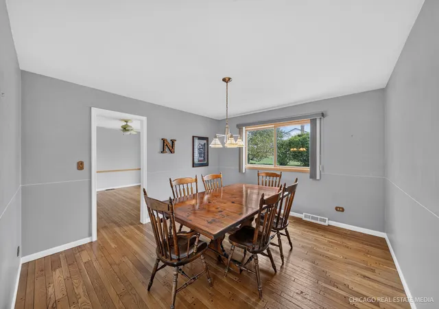 Photo 3 of Single family home for sale at 511 Cottonwood Ln, Schaumburg, IL 60193 | MLS# 12747896 | Listing updated on 2026-09-14
