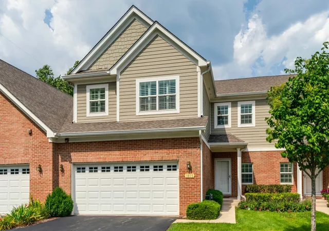 Photo 1 of Townhouse for sale at 1815 Torrey Pkwy, Libertyville, IL 60048 | MLS# 12747907 | Listing updated on 2026-09-07