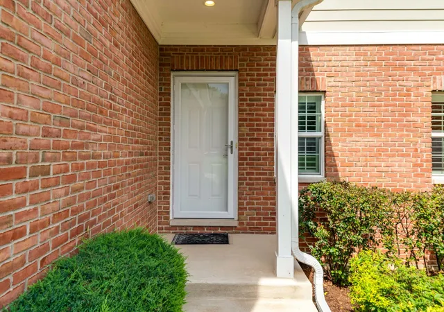 Photo 2 of Townhouse for sale at 1815 Torrey Pkwy, Libertyville, IL 60048 | MLS# 12747907 | Listing updated on 2026-09-07