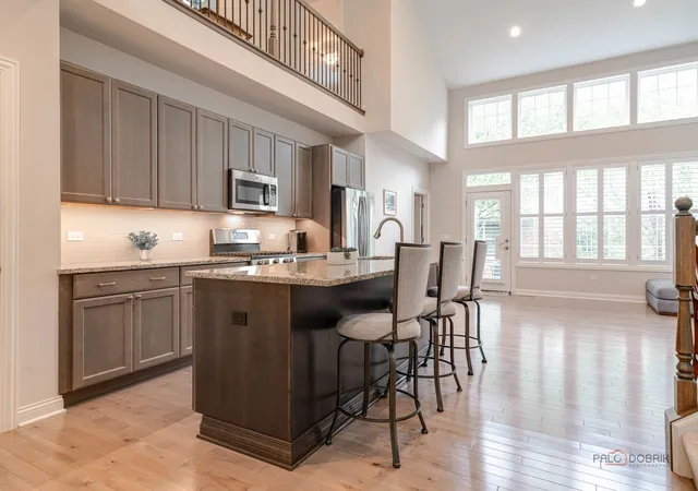 Photo 4 of Townhouse for sale at 1815 Torrey Pkwy, Libertyville, IL 60048 | MLS# 12747907 | Listing updated on 2026-09-07