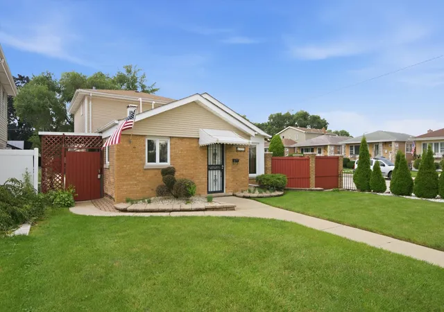 Photo 2 of Single family home for sale at 6559 W 60th Place, Chicago, IL 60638 | MLS# 12747913 | Listing updated on 2026-09-19