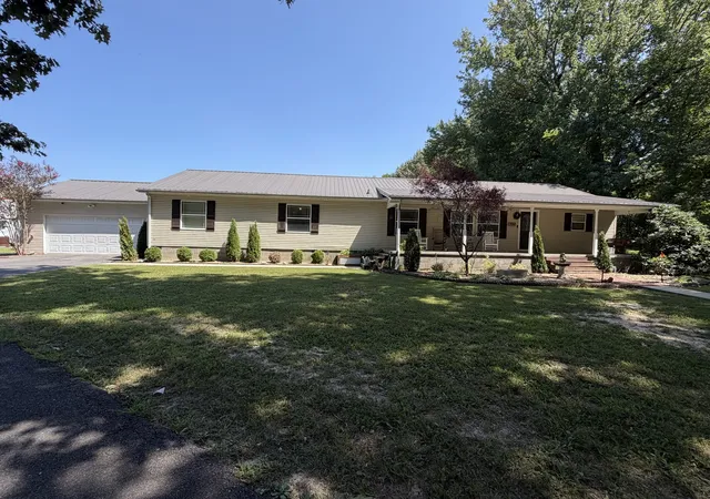 Photo 1 of Single family home for sale at 706 Airport Rd, Metropolis, IL 62960 | MLS# 12747916 | Listing updated on 2026-09-06
