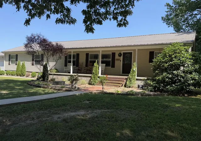 Photo 2 of Single family home for sale at 706 Airport Rd, Metropolis, IL 62960 | MLS# 12747916 | Listing updated on 2026-09-06
