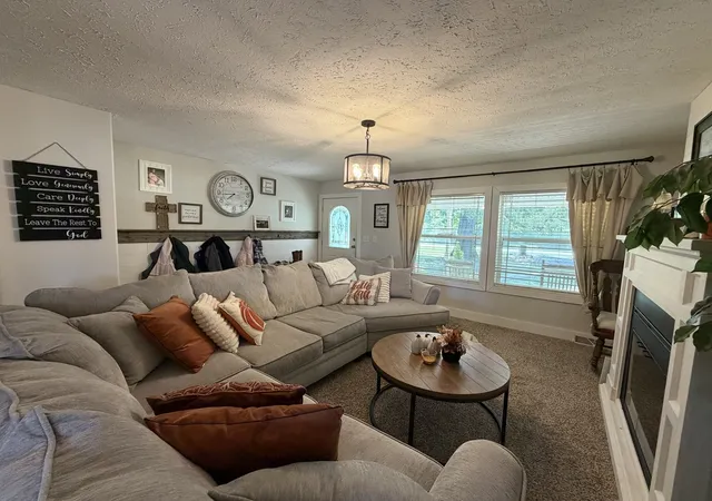 Photo 3 of Single family home for sale at 706 Airport Rd, Metropolis, IL 62960 | MLS# 12747916 | Listing updated on 2026-09-06