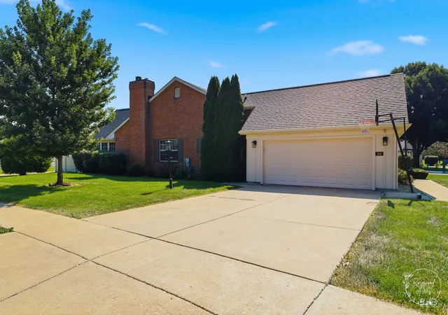 Photo 3 of Townhouse for sale at 500 Olde Oak Dr, Bourbonnais, IL 60914 | MLS# 12747917 | Listing updated on 2026-09-29
