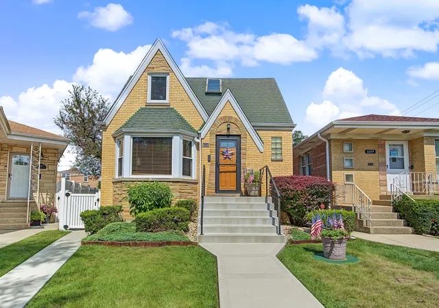 Photo 1 of Single family home for sale at 6218 W Huntington St, Chicago, IL 60646 | MLS# 12747921 | Listing updated on 2026-09-22