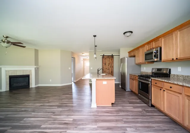 Listing Photo 4 - Condo for sale in building located at 5604 Jackies Dr, Loves Park, IL 61111 - Unit #R
