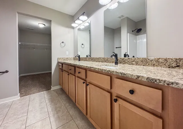 Listing Photo 5 - Condo for sale in building located at 5604 Jackies Dr, Loves Park, IL 61111 - Unit #R